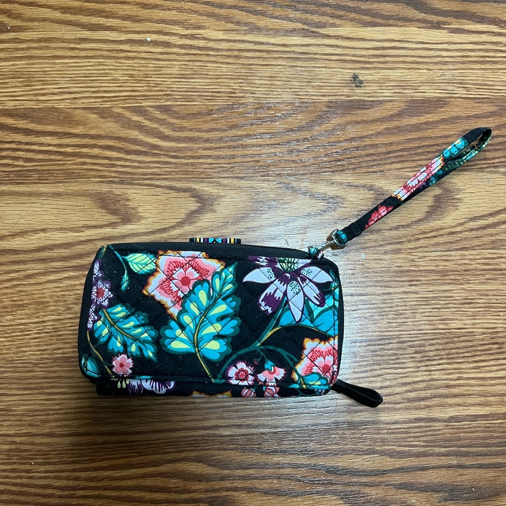 NWT - wallet wristlet from Vera Bradley - Vines Floral